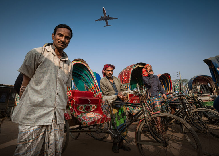 Xu Yuefan - Pedicab-drivers-on-street